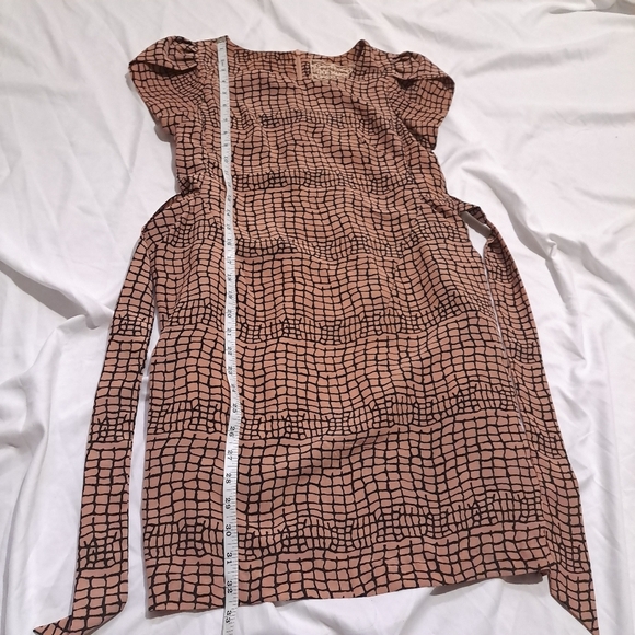 Pink martini | Tan/ Pinkish black cracked pattern short sleeve dress - Picture 6 of 8